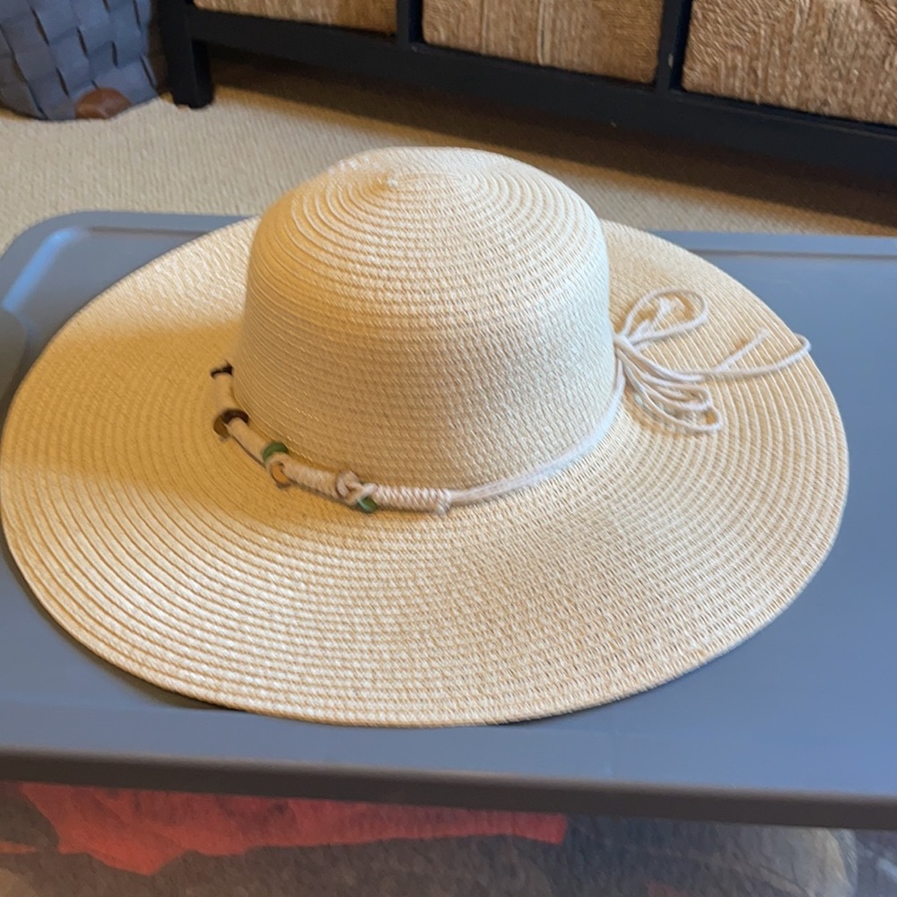Floppy hat - Picture 2 of 2